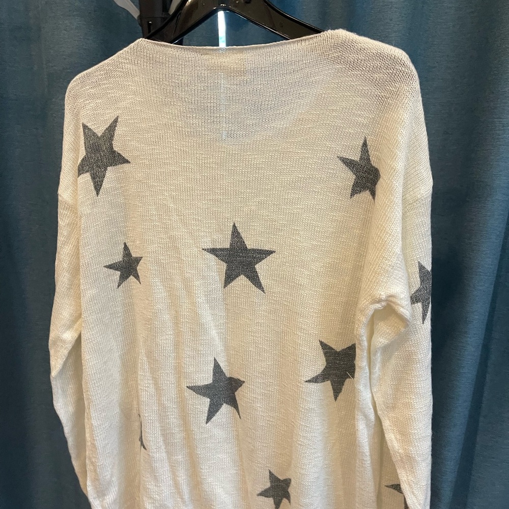 White Sweater With Gray Star Pattern - image 3